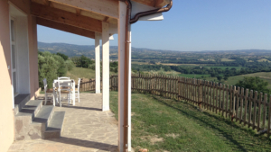 ferienhaus mit grossem umzaeunten garten toskana