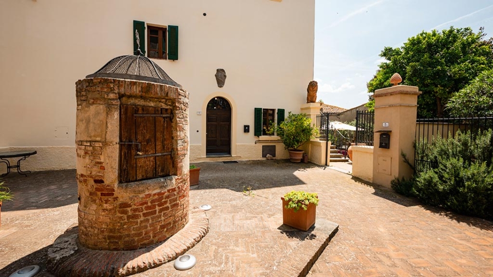 ferienhaus il palazzo sued toskana blick auf den eingang