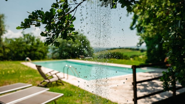 ferienhaus poggio di luca alleinlage ausblick pool aussendusche