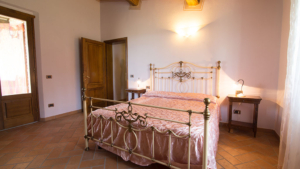 ferienwohnung margherita volterra schlafzimmer