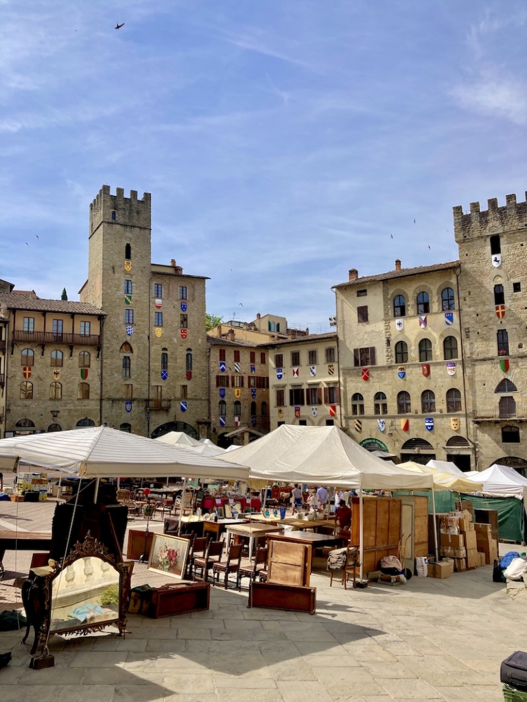 markt fiera antiquaria arezzo toskana