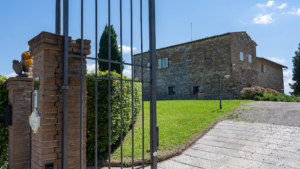 villa san gimignano toskana einfahrt