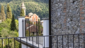 villa carrara balkon mit blick in die natur